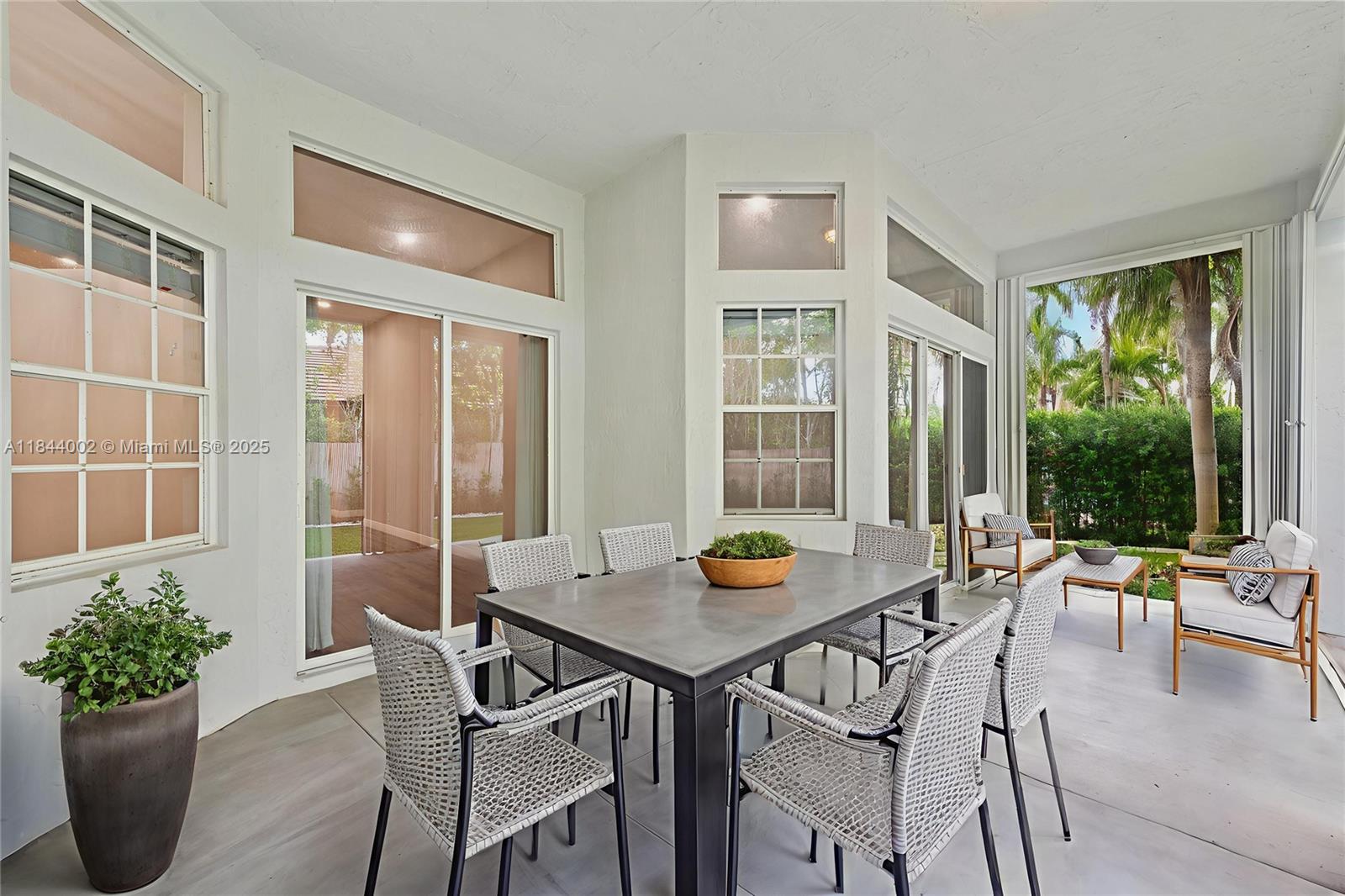 2587 Jardin Ct