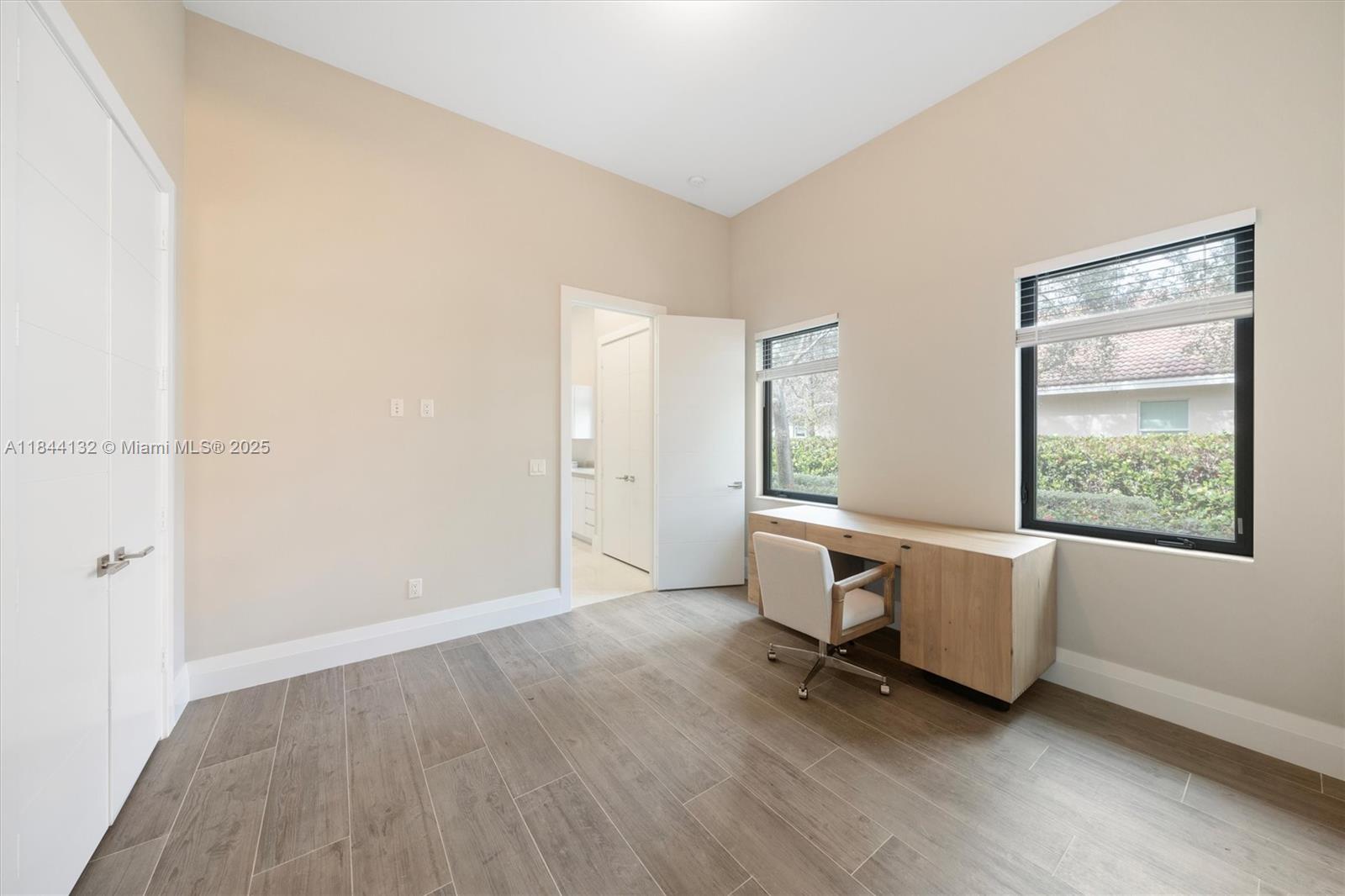 3275 Islewood Ave
