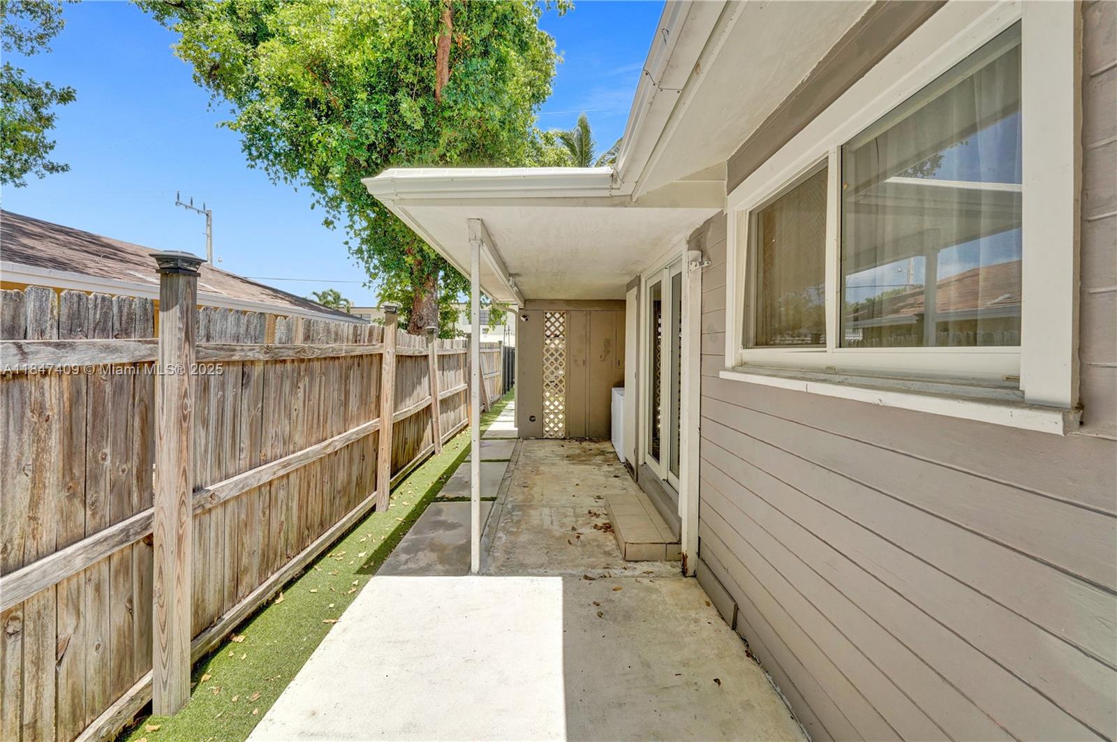 1401 NE 5th Ter