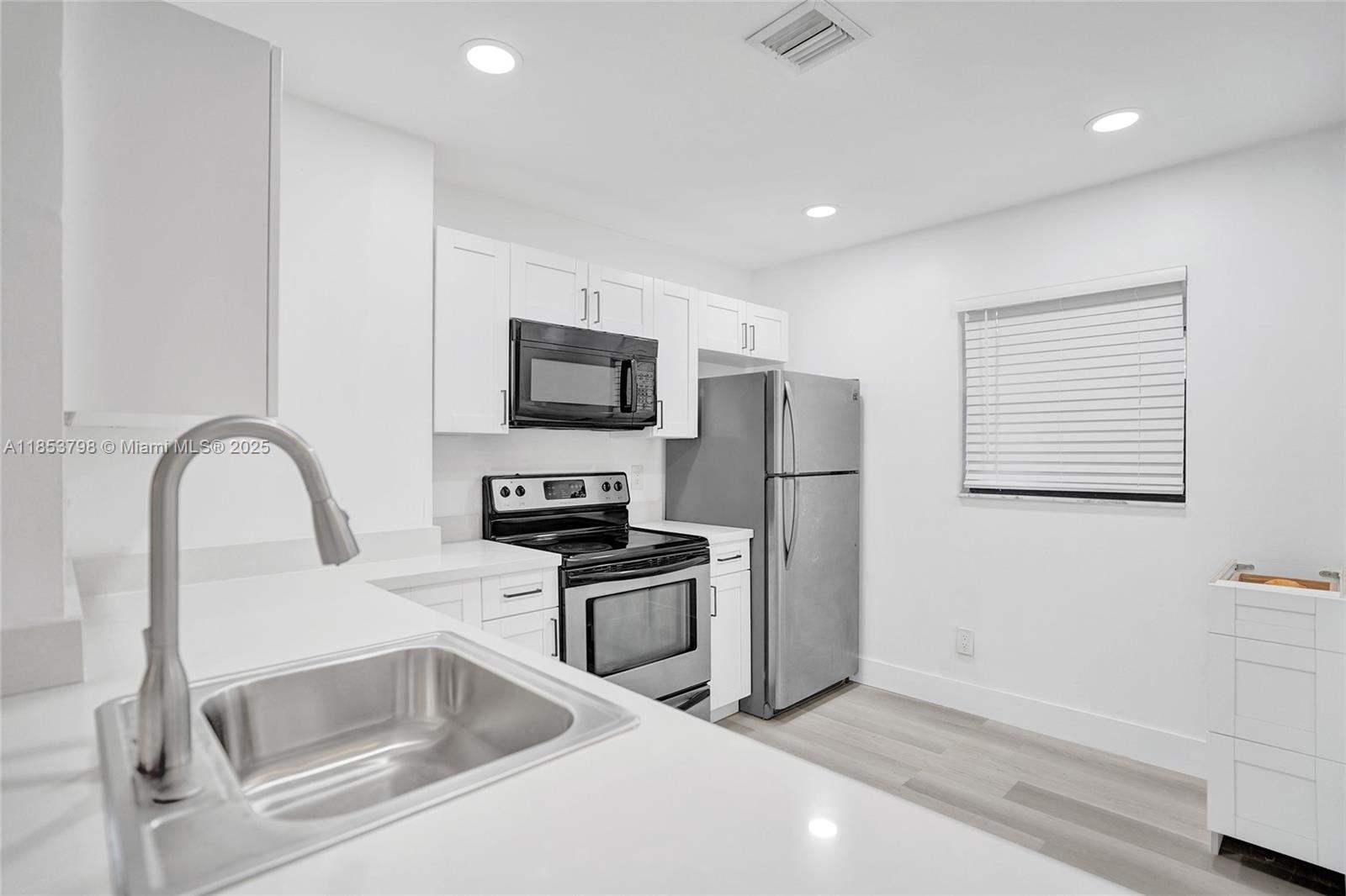 3633 NW 94th Ave # 7G