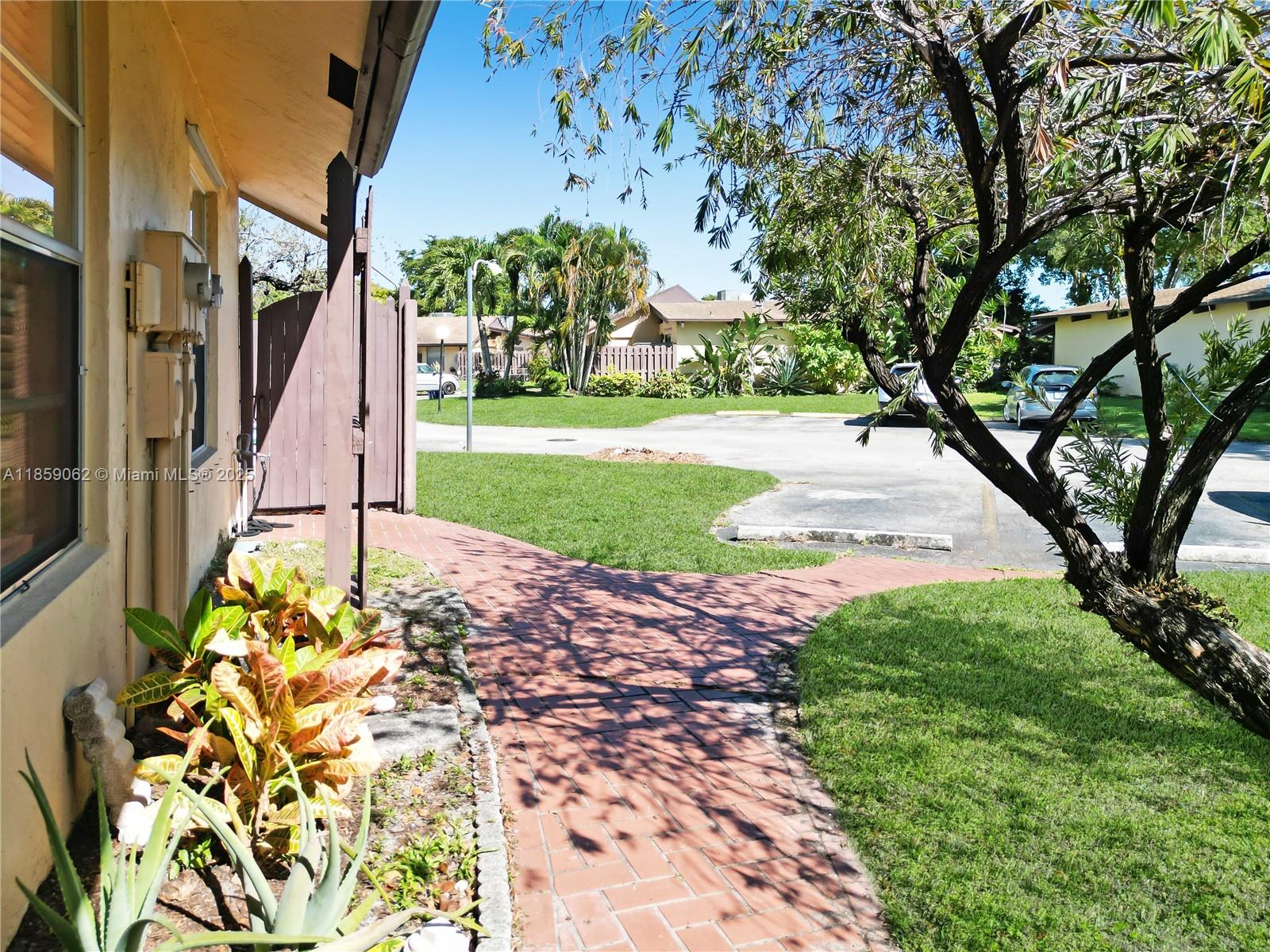 114 Essex Rd # 36 Unit: 1-36