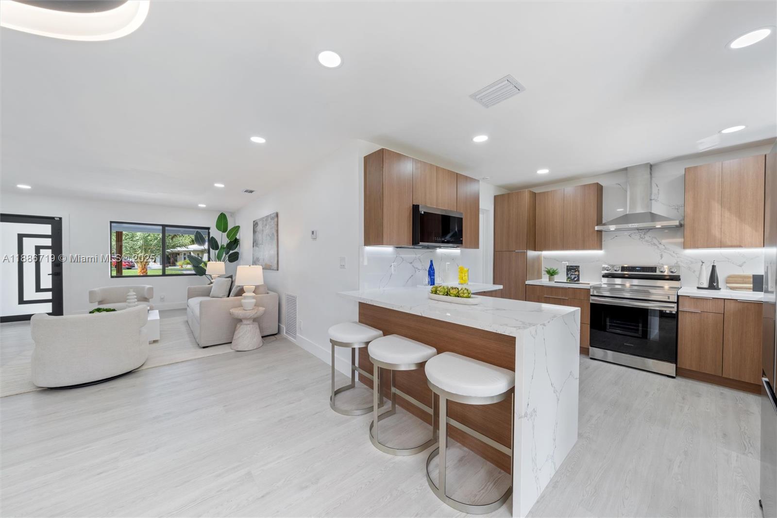 1305 N 31st Rd