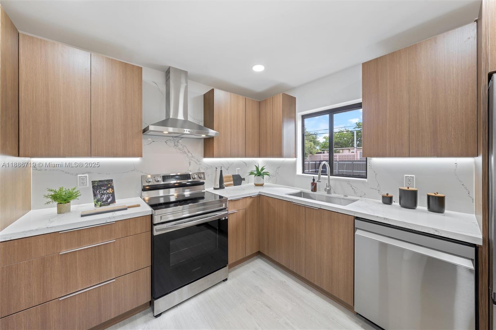 1305 N 31st Rd