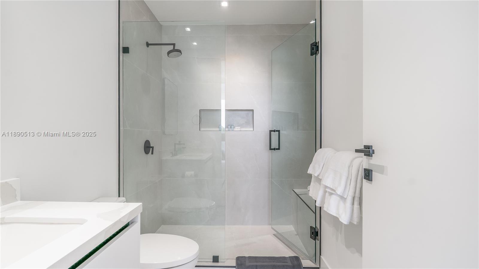 160 Isle Of Venice Dr # 402