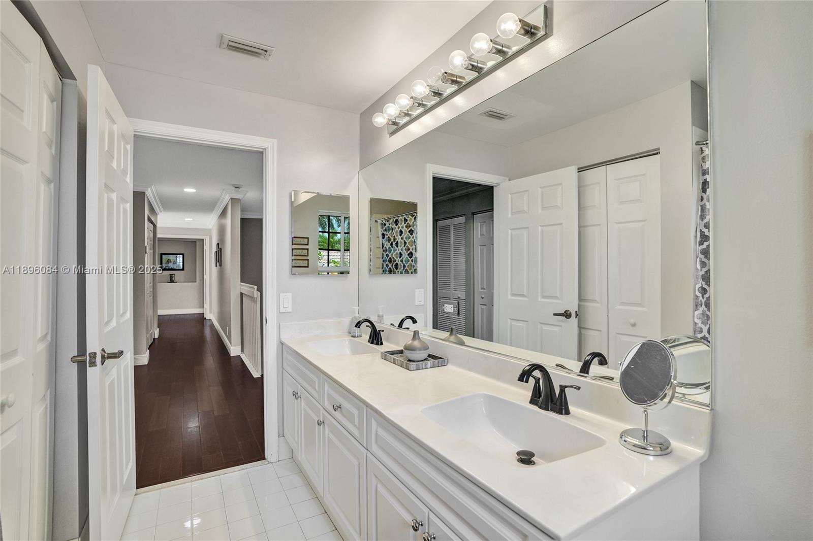 2509 Hunters Run Way