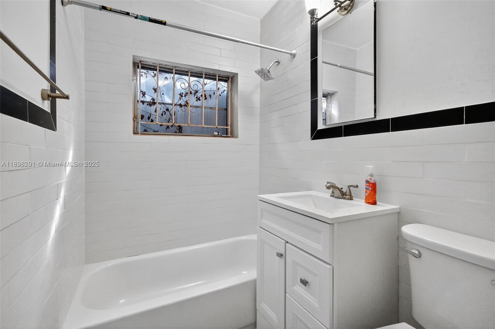 1537 NW 70th St, Miami