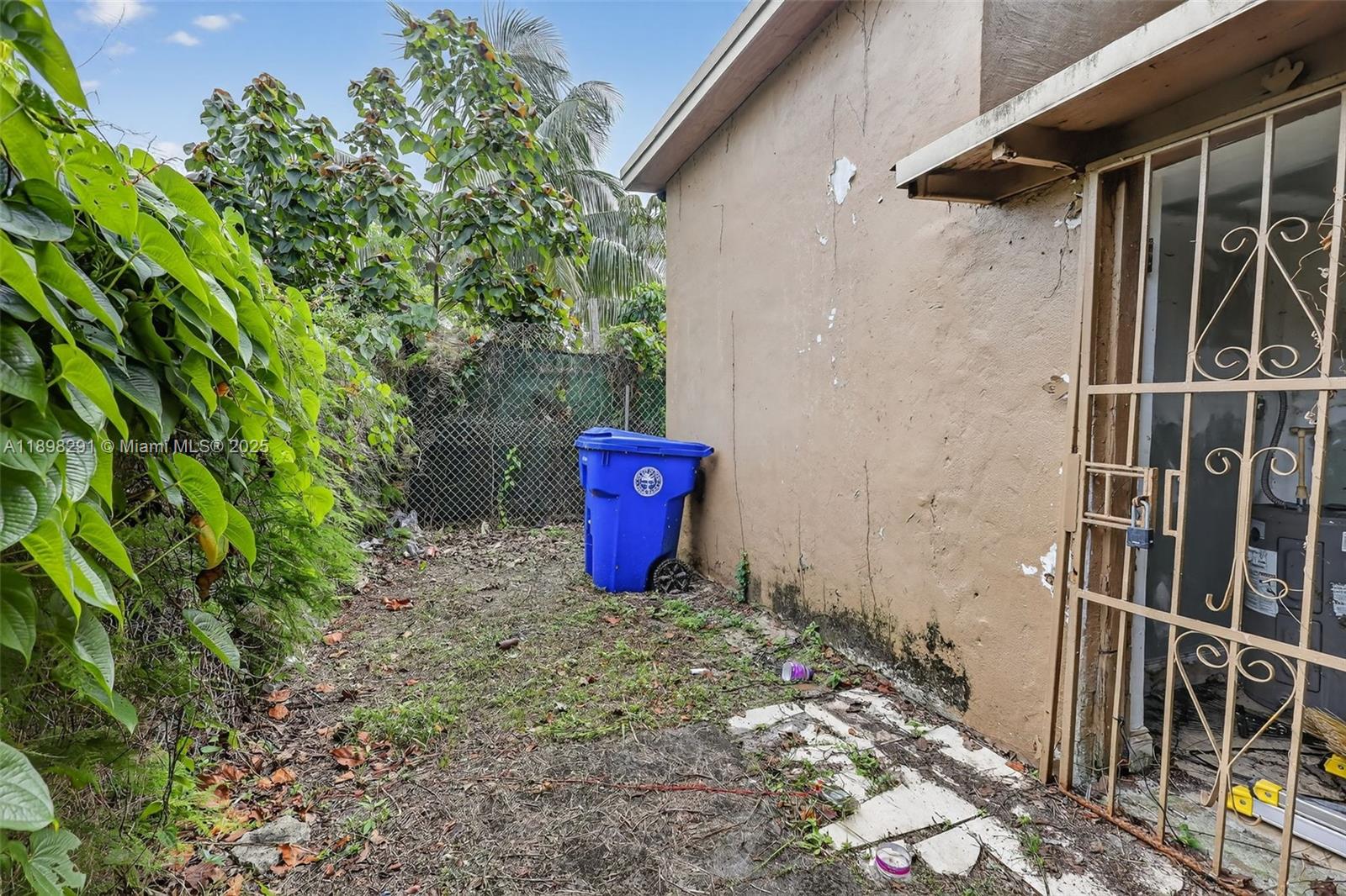 1537 NW 70th St, Miami