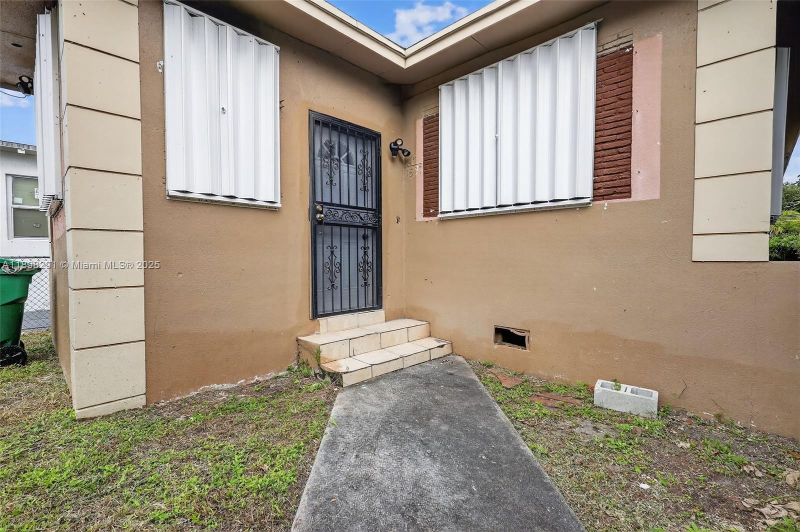 1537 NW 70th St, Miami