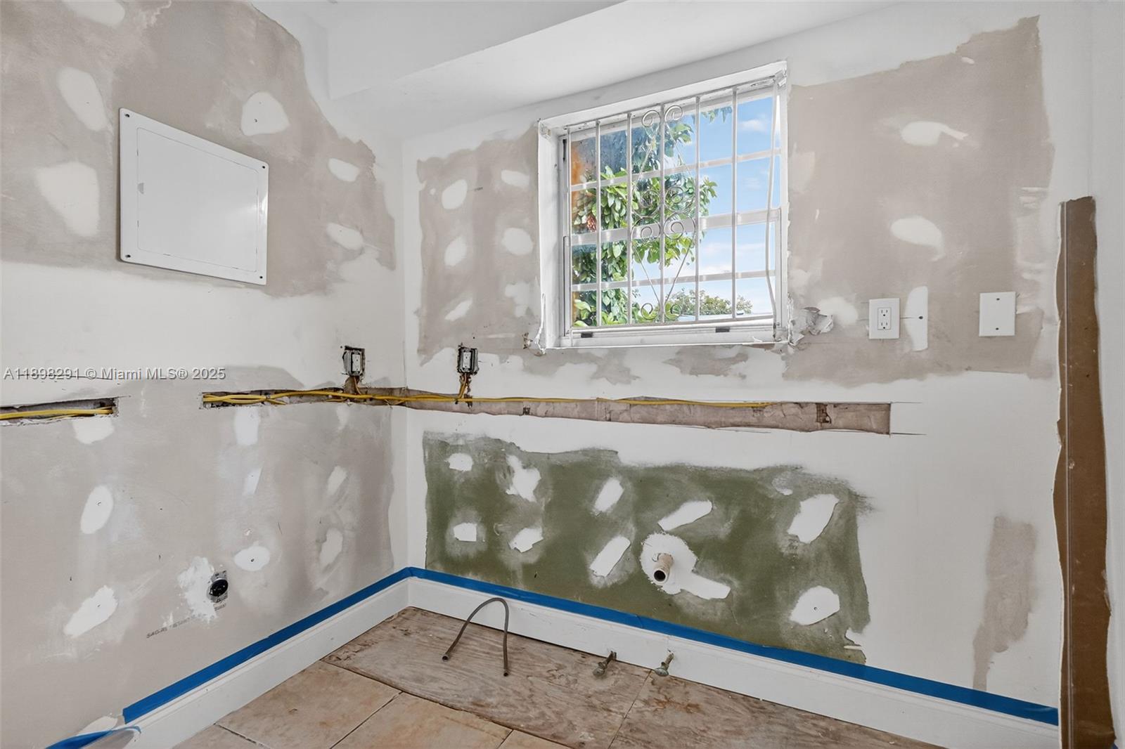 1537 NW 70th St, Miami