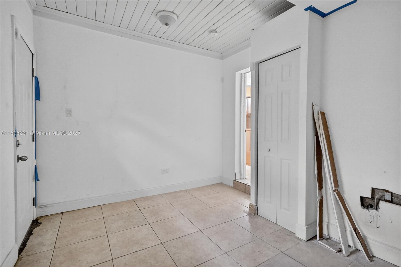 1537 NW 70th St, Miami