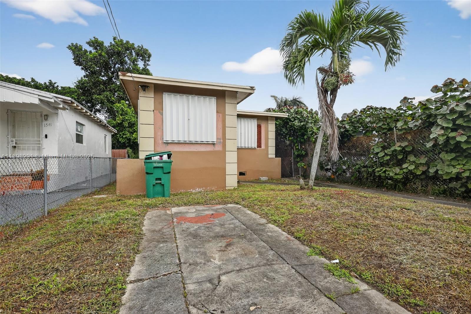 1537 NW 70th St, Miami