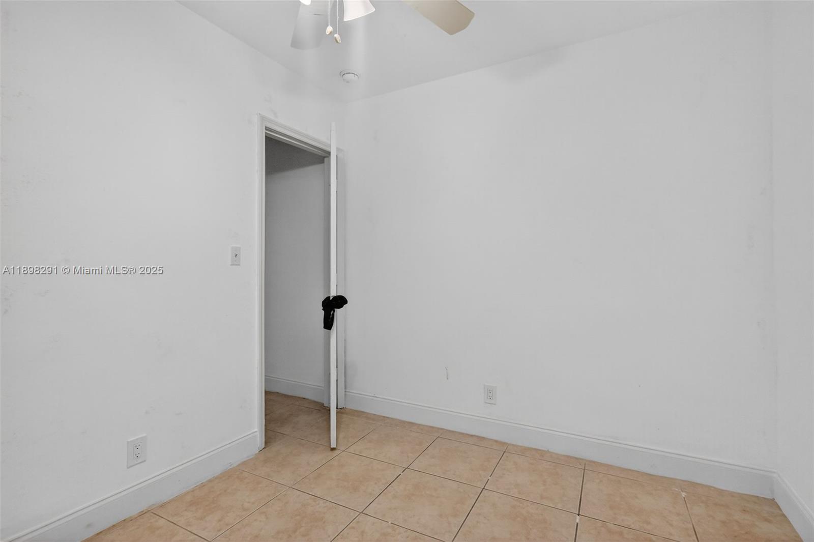 1537 NW 70th St, Miami