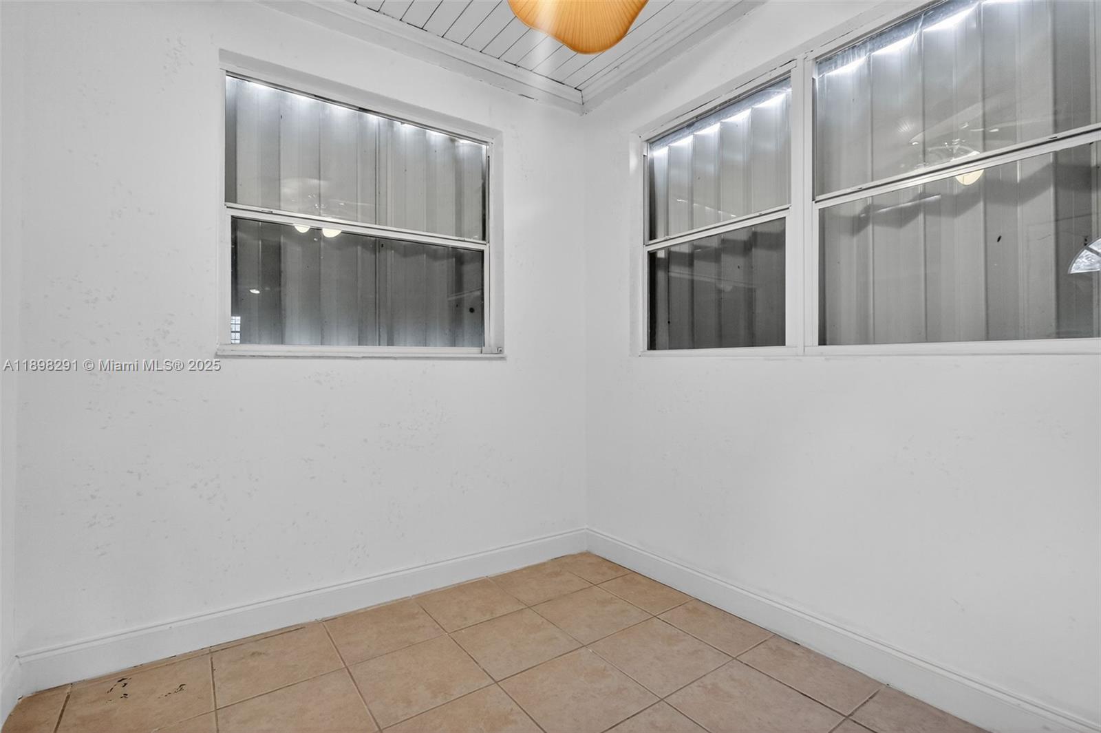 1537 NW 70th St, Miami