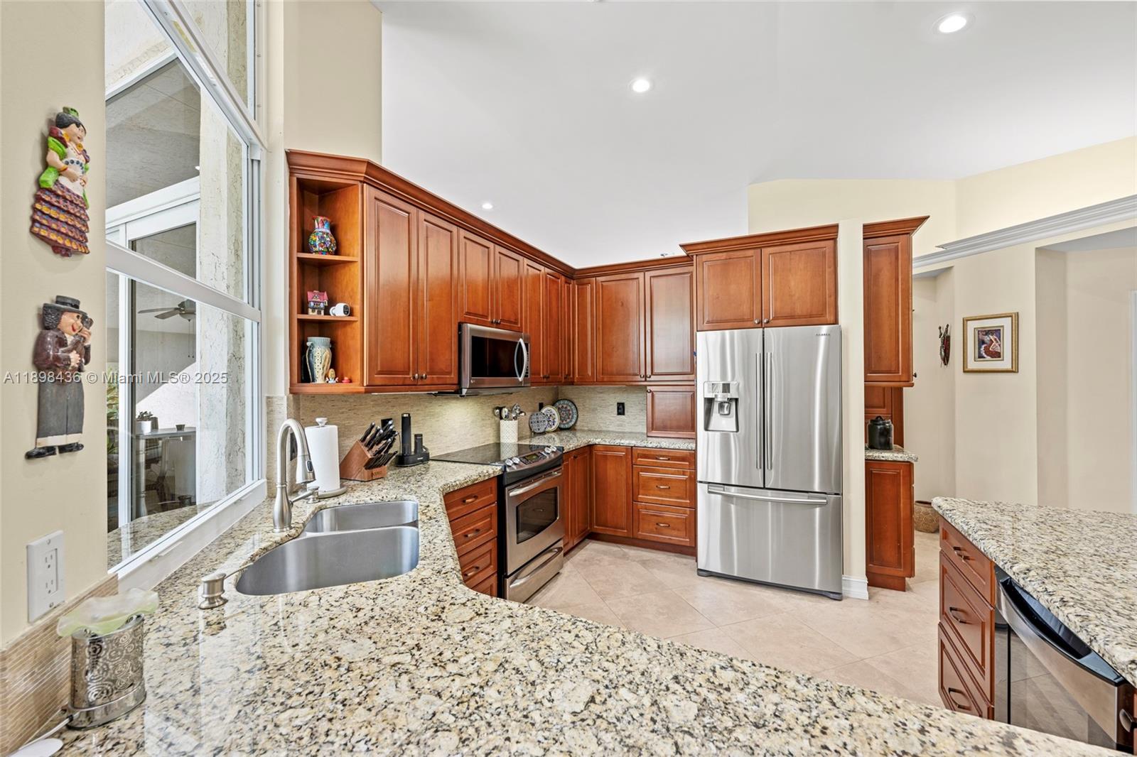 985 Spoonbill Cir, Weston