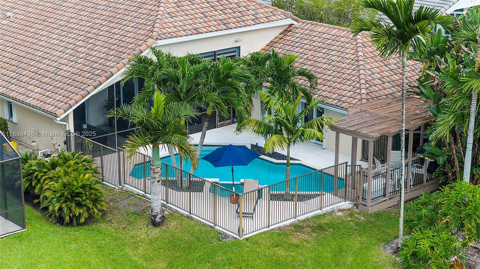 985 Spoonbill Cir, Weston