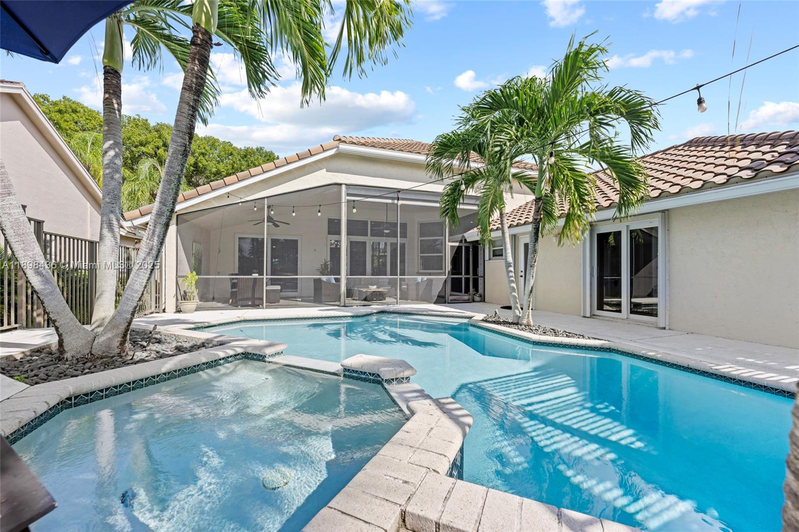 985 Spoonbill Cir, Weston