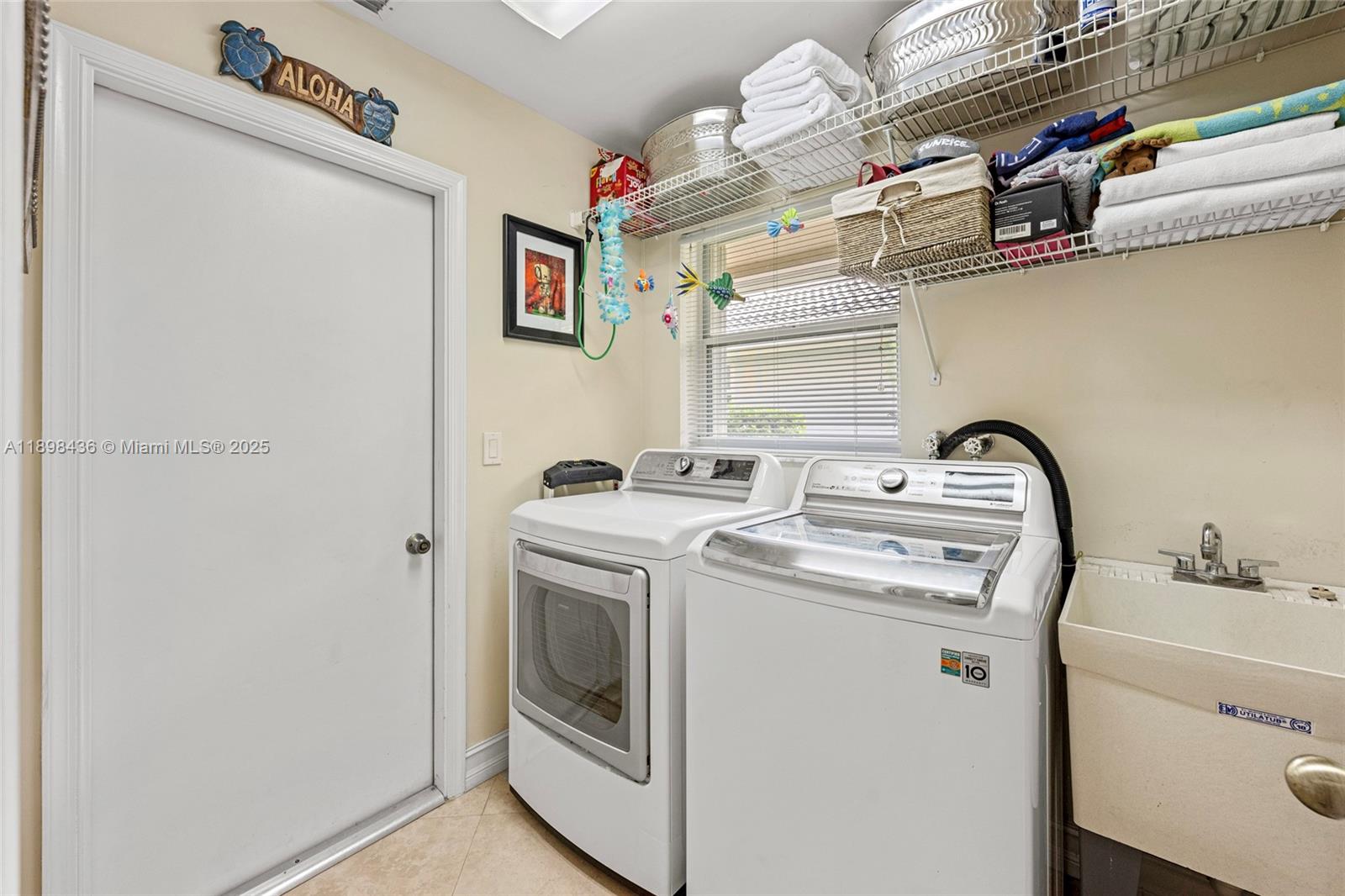 985 Spoonbill Cir, Weston