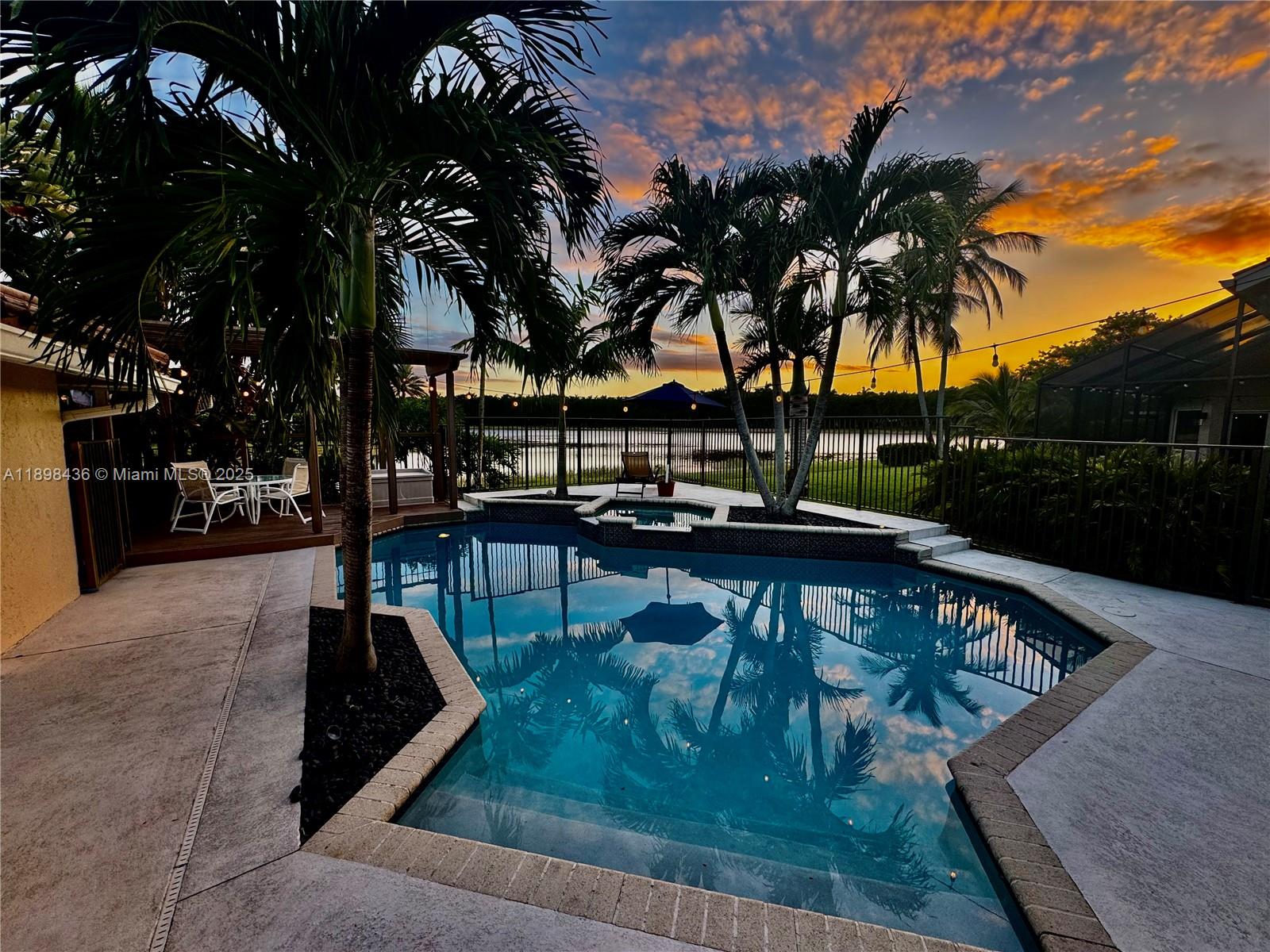 985 Spoonbill Cir, Weston