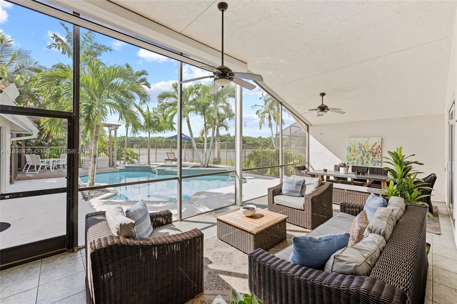 985 Spoonbill Cir, Weston