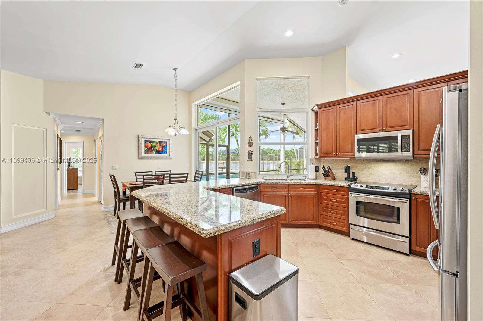 985 Spoonbill Cir, Weston