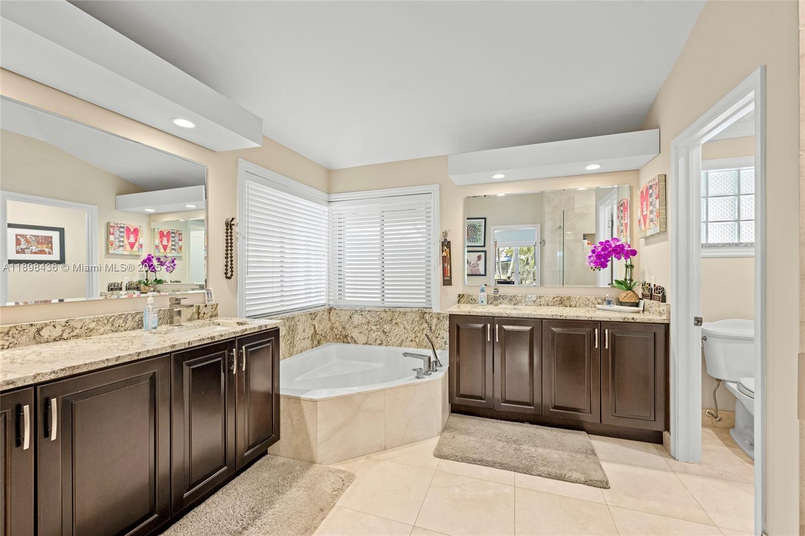 985 Spoonbill Cir, Weston