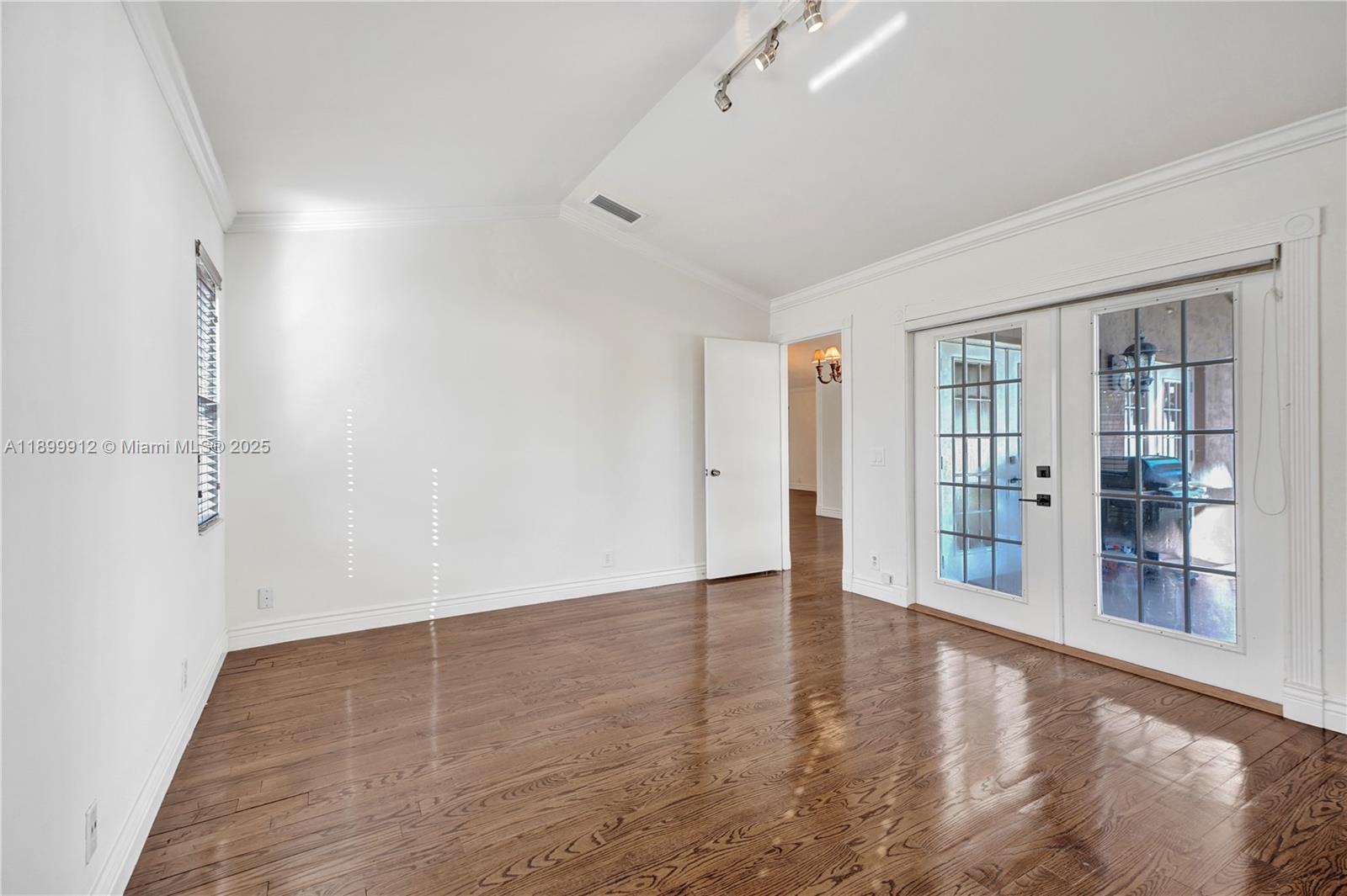 658 Stanton Dr, Weston