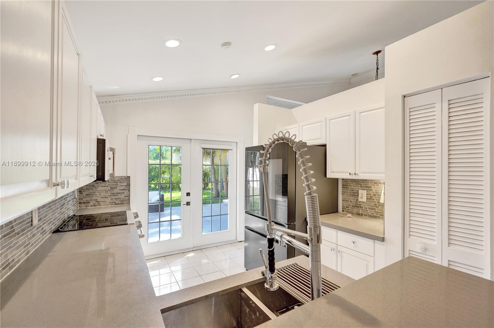 658 Stanton Dr, Weston