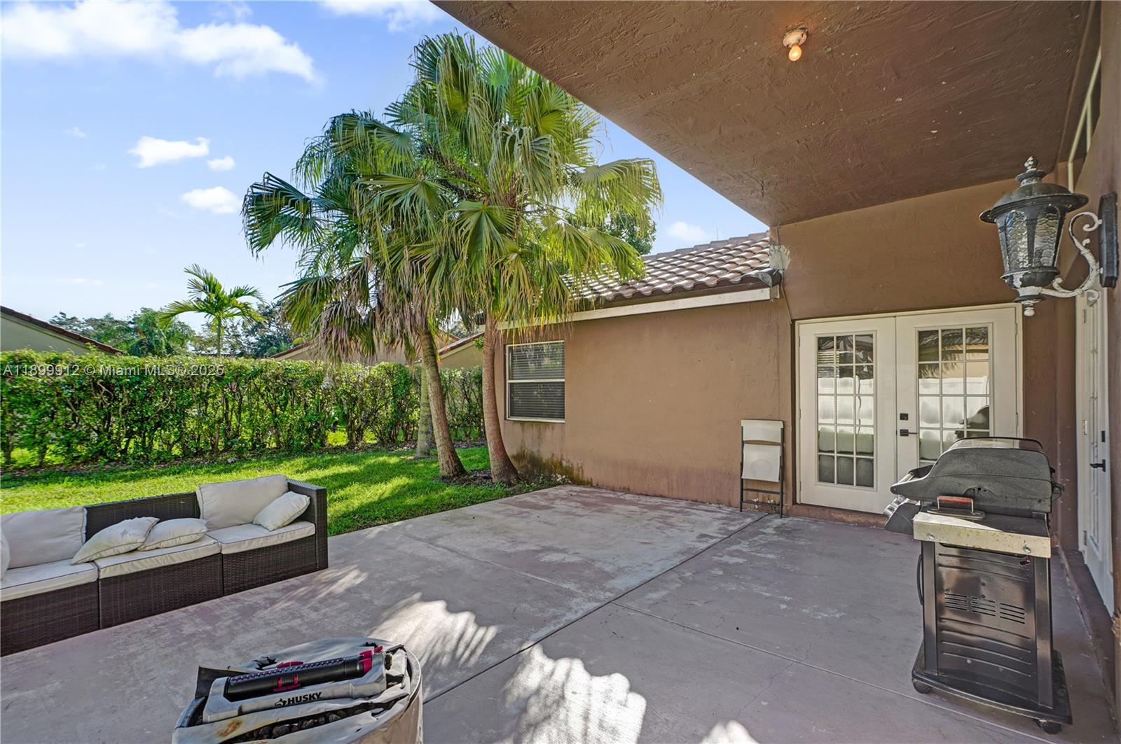 658 Stanton Dr, Weston