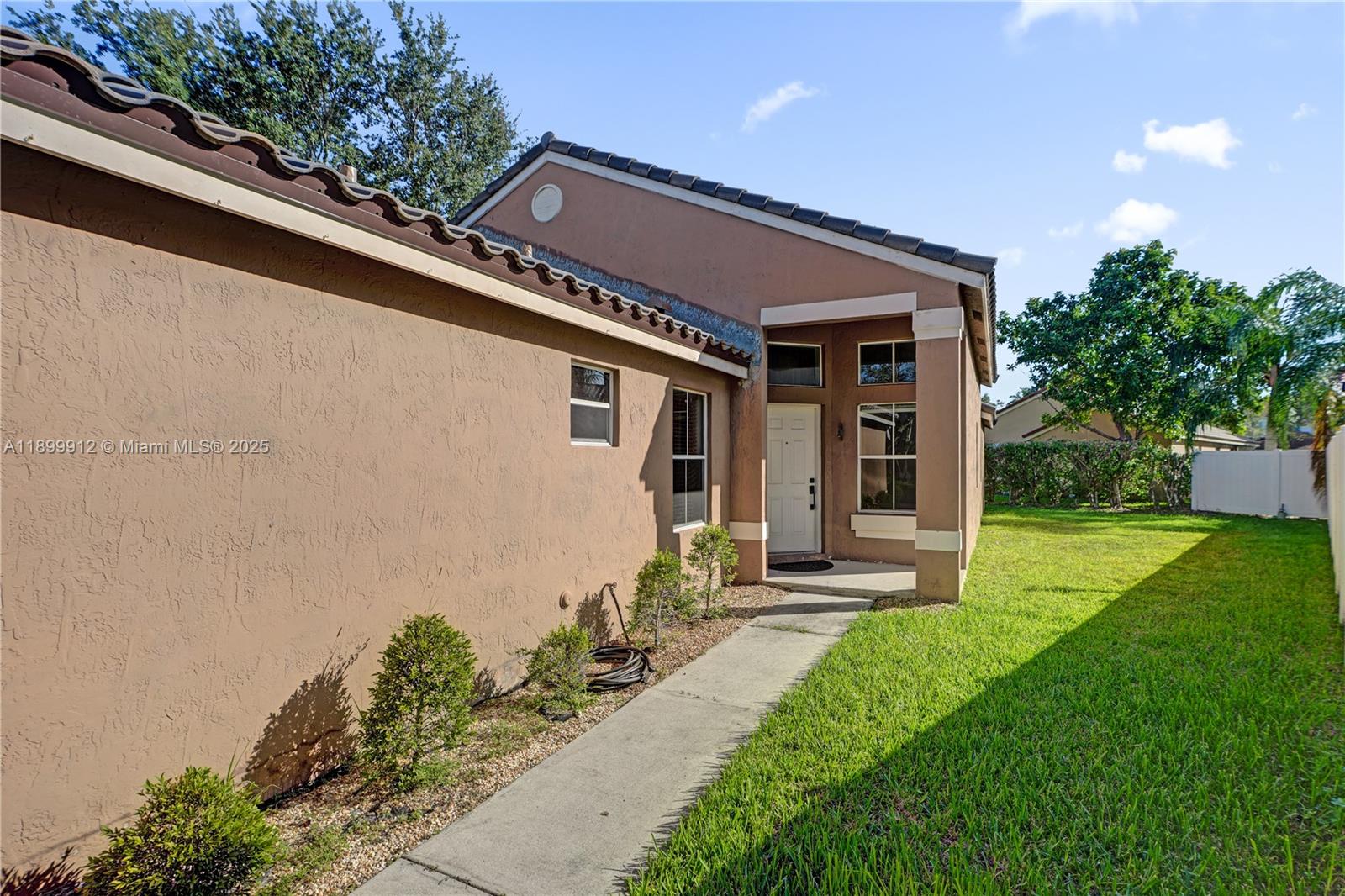 658 Stanton Dr, Weston