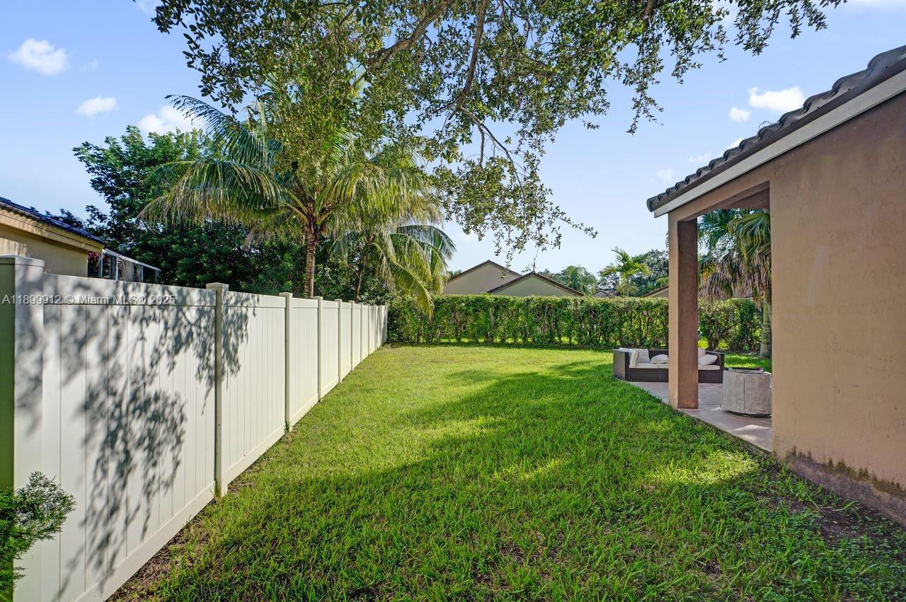 658 Stanton Dr, Weston