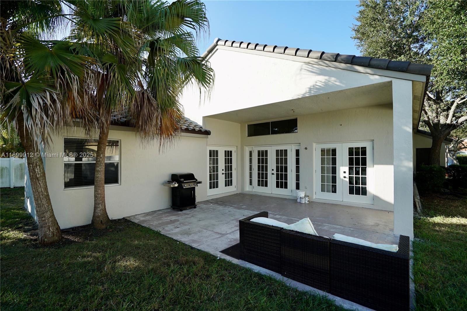 658 Stanton Dr, Weston