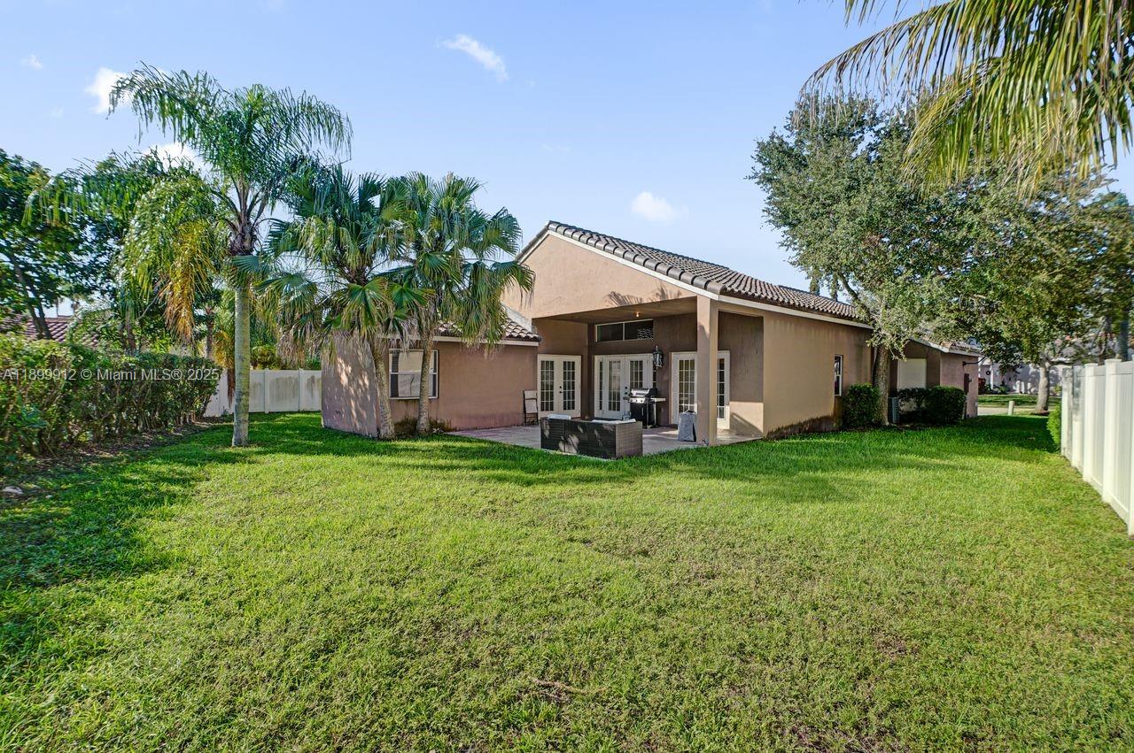 658 Stanton Dr, Weston