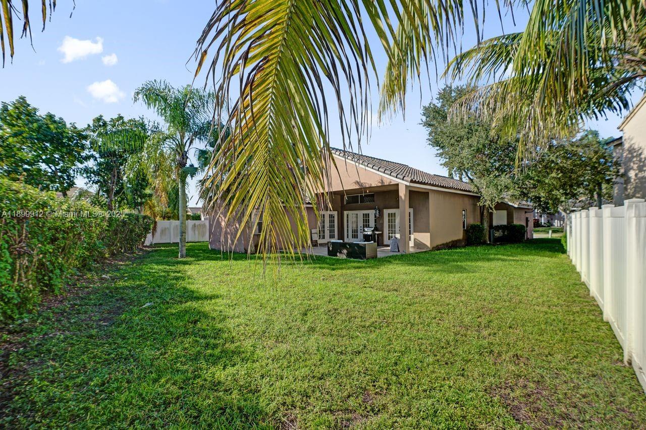 658 Stanton Dr, Weston