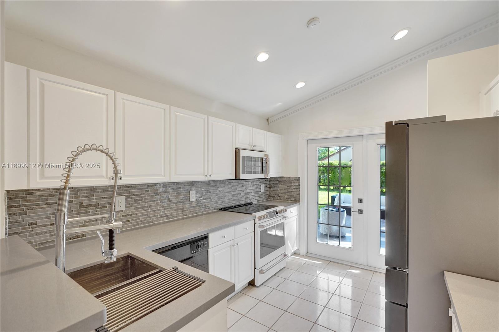 658 Stanton Dr, Weston