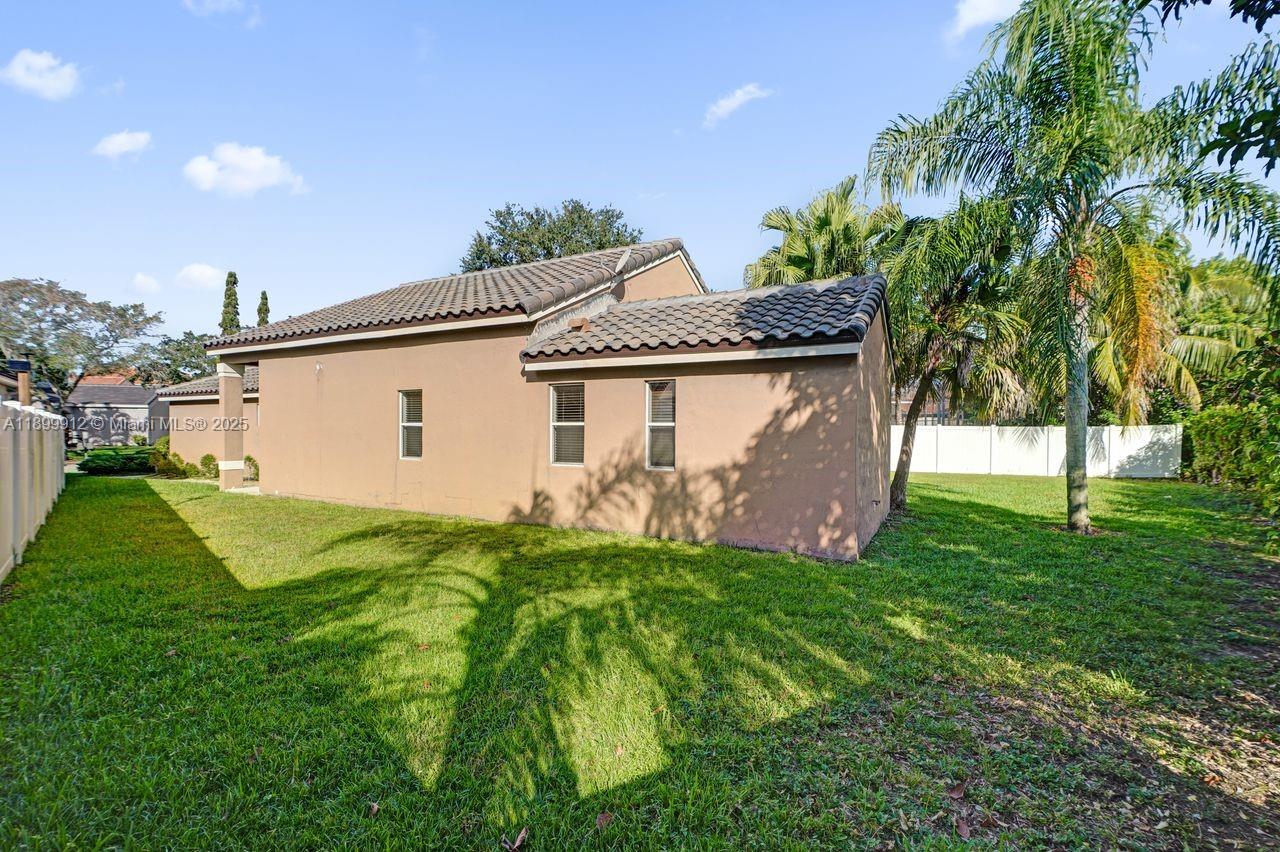 658 Stanton Dr, Weston