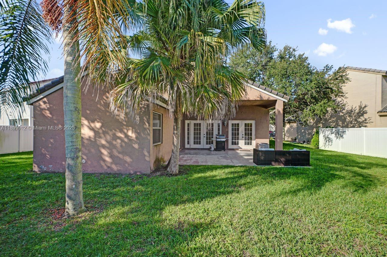 658 Stanton Dr, Weston