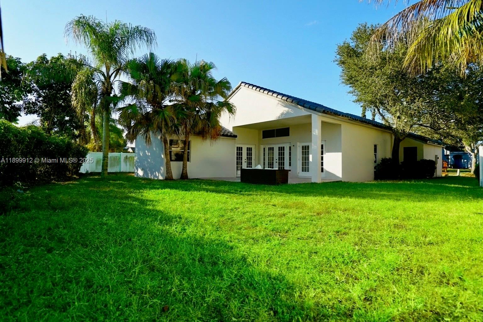 658 Stanton Dr, Weston