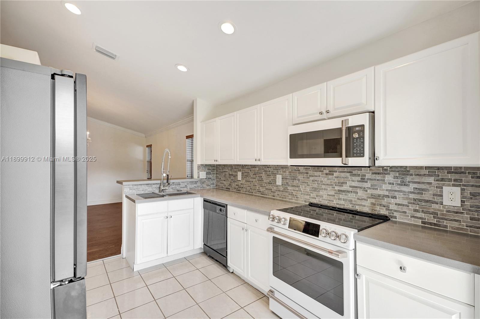 658 Stanton Dr, Weston