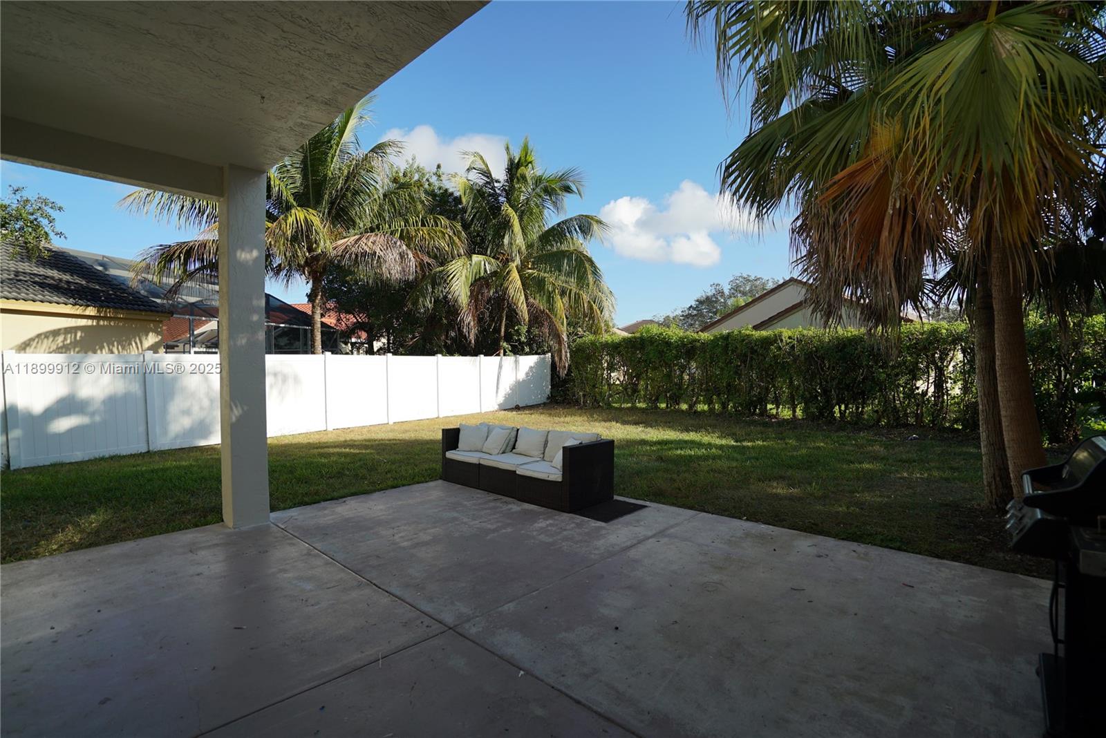 658 Stanton Dr, Weston