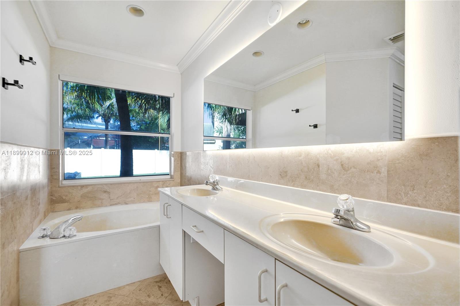 658 Stanton Dr, Weston