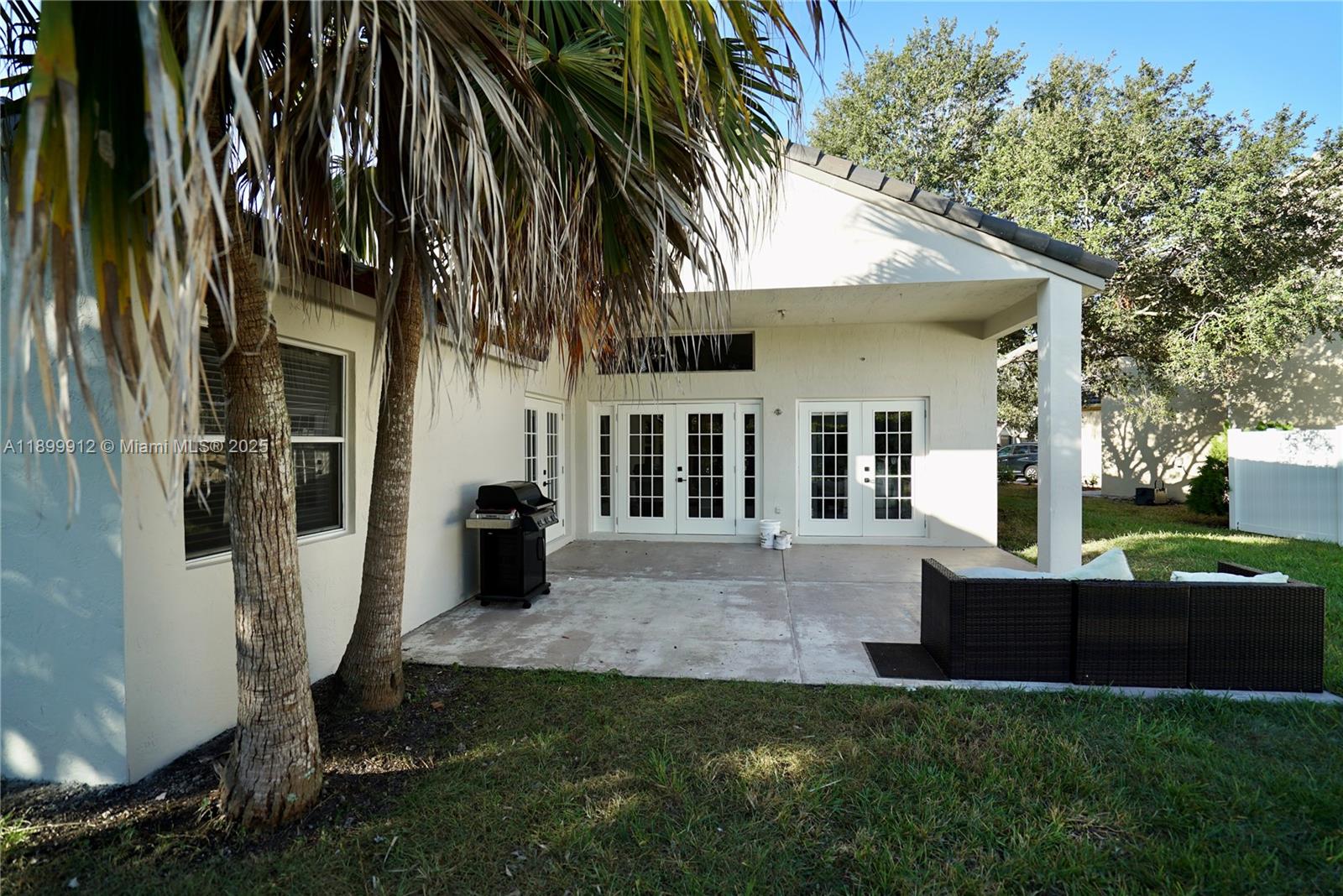 658 Stanton Dr, Weston