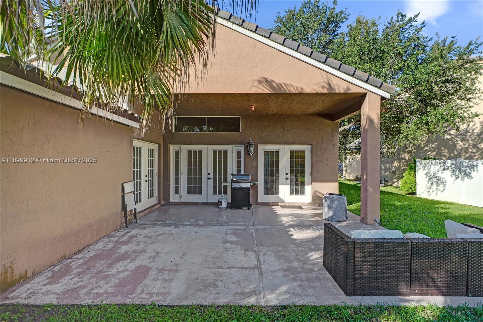 658 Stanton Dr, Weston