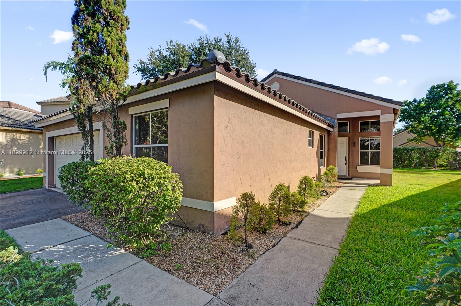 658 Stanton Dr, Weston