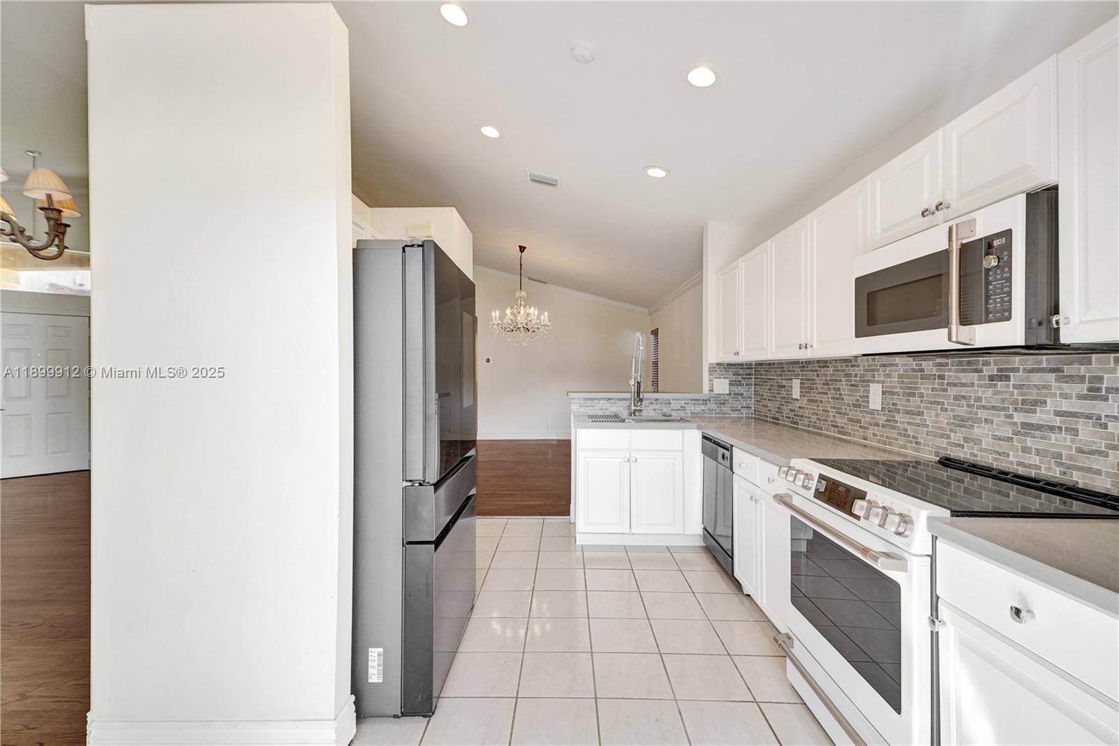 658 Stanton Dr, Weston