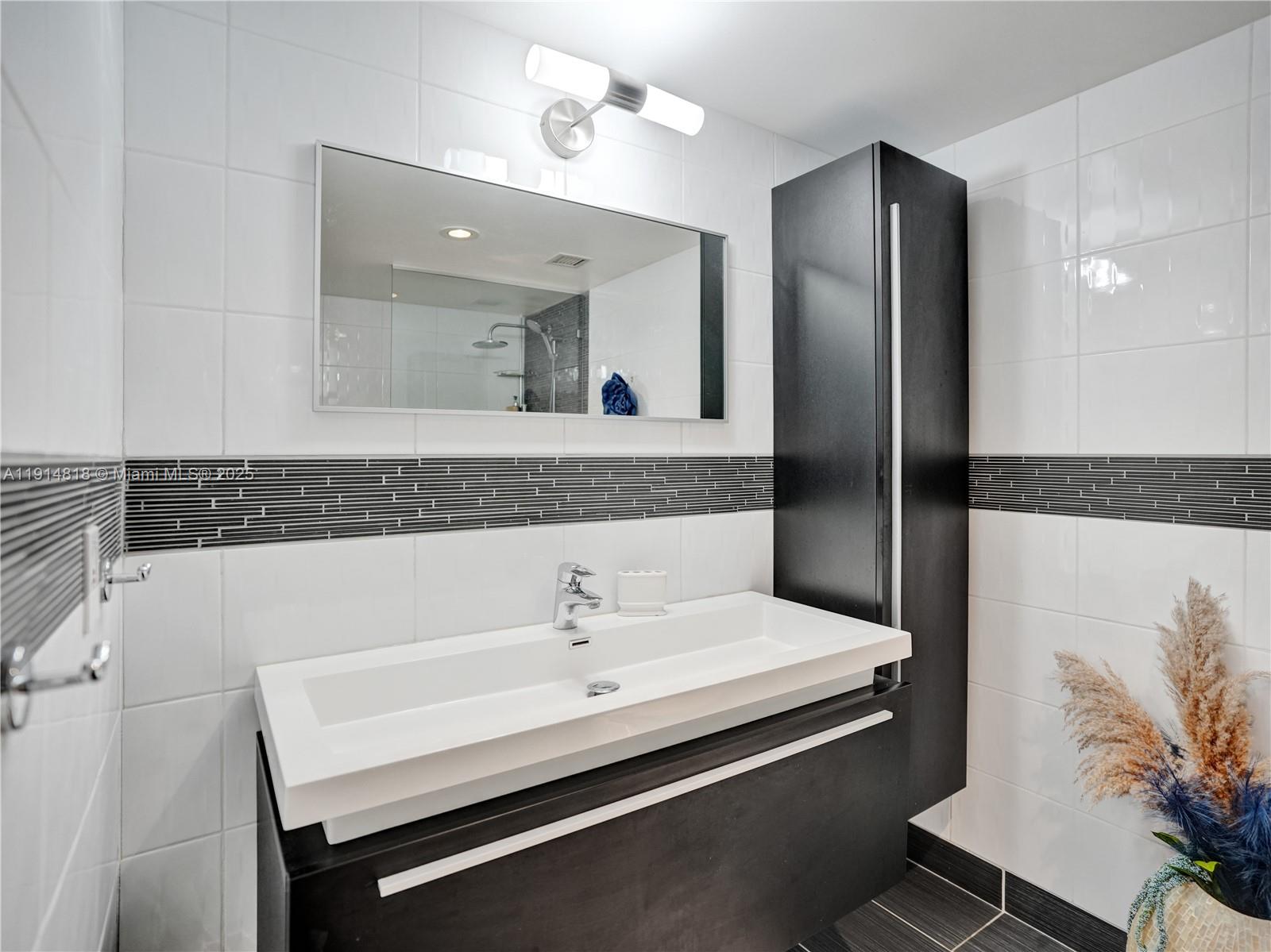 3800 Hillcrest Dr # 1204