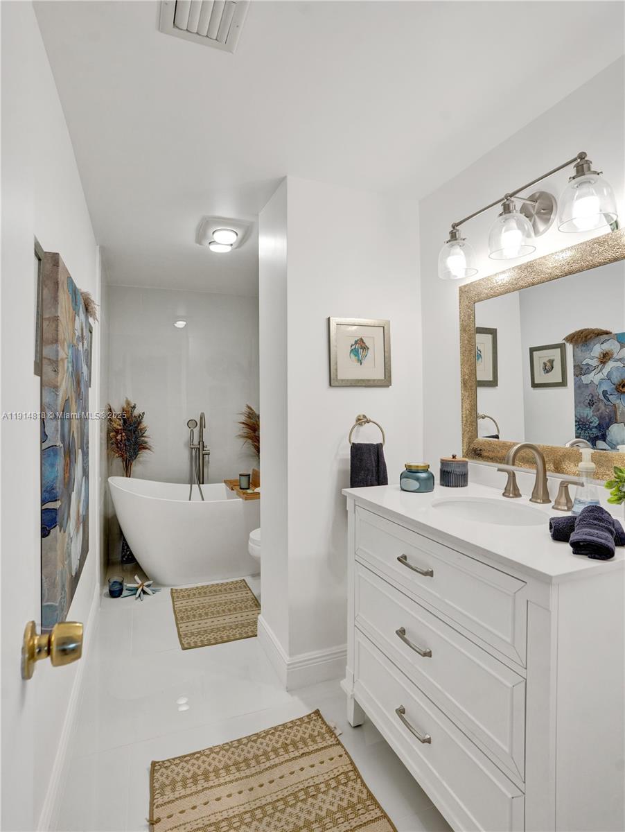 3800 Hillcrest Dr # 1204