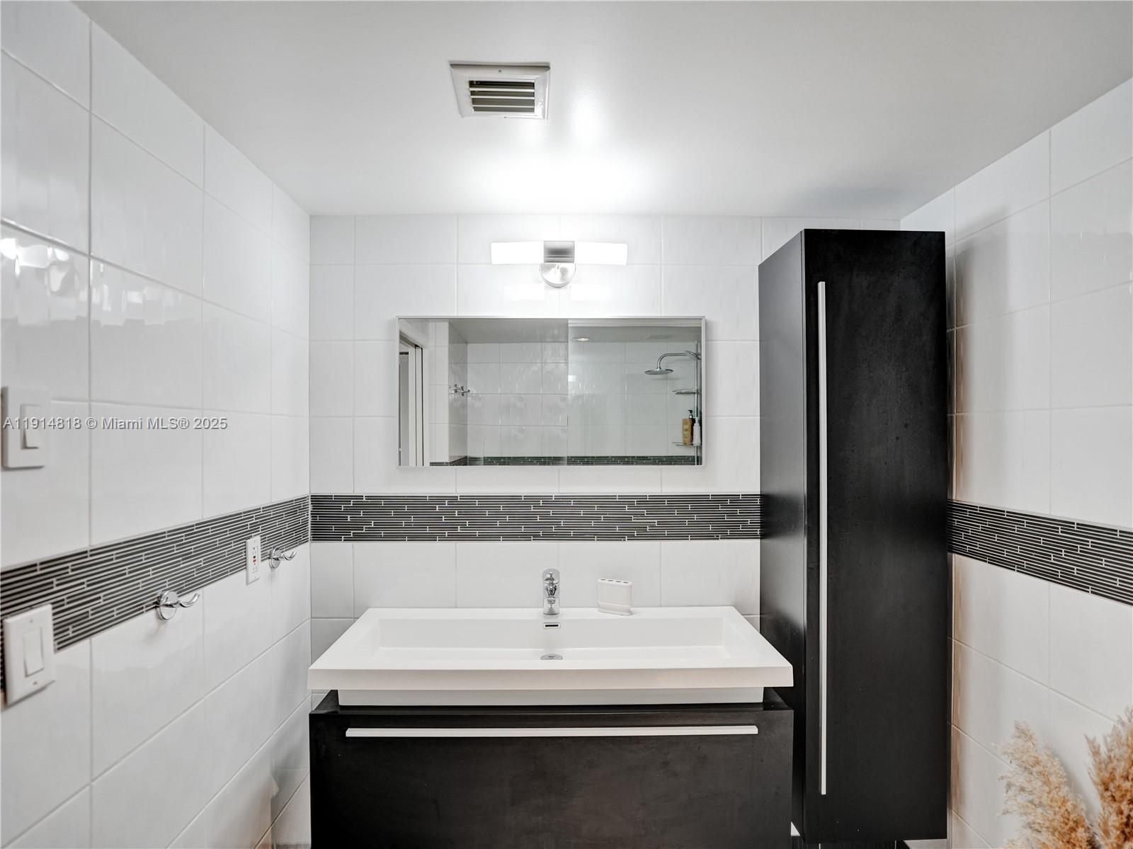 3800 Hillcrest Dr # 1204