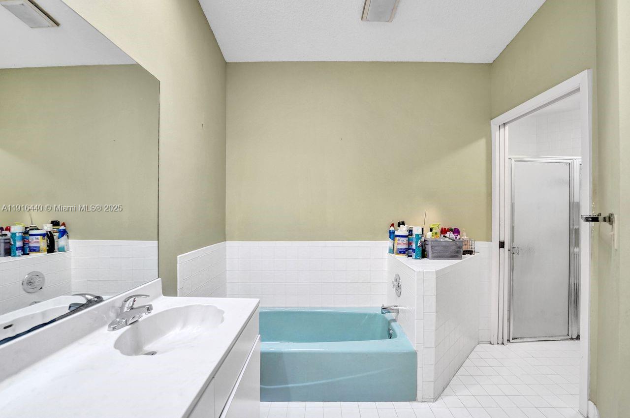 2350 E Lake Miramar Cir