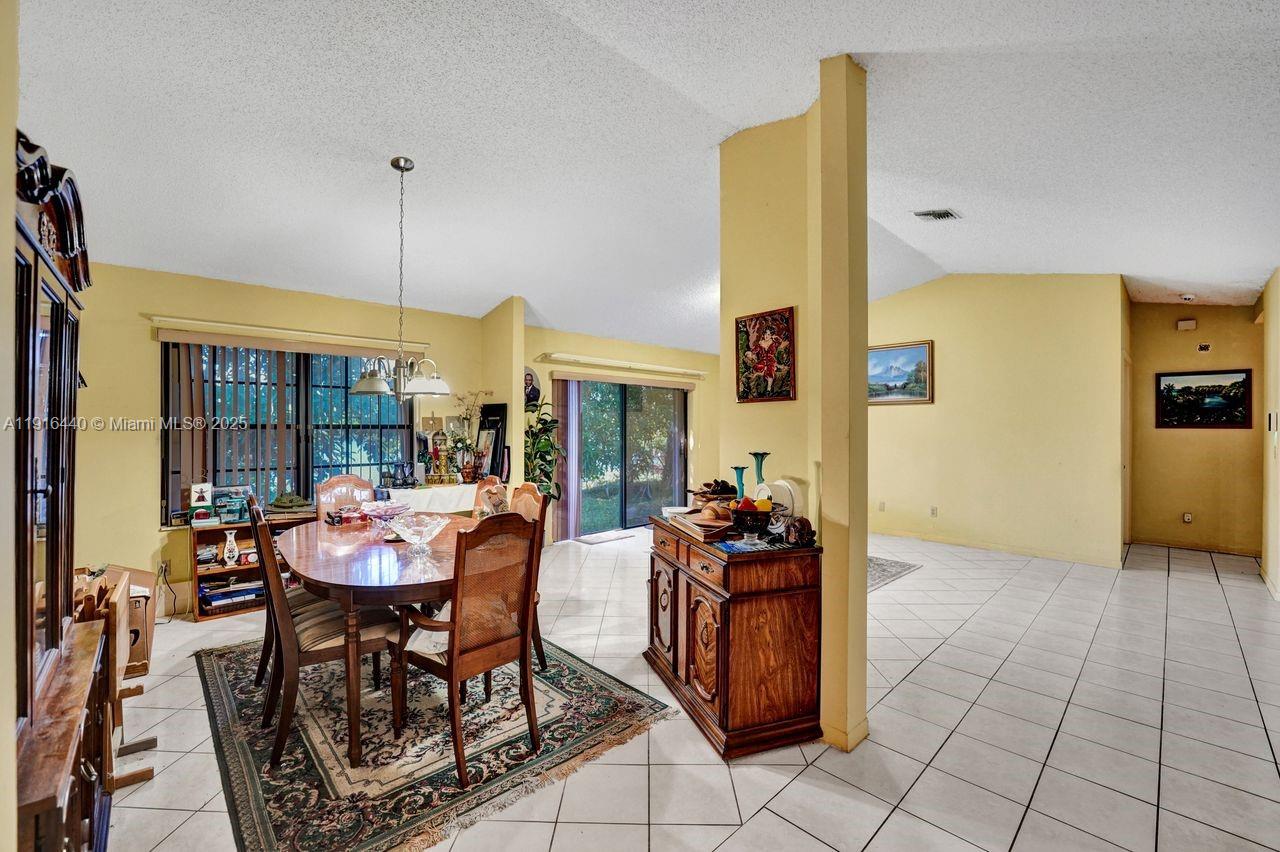 2350 E Lake Miramar Cir