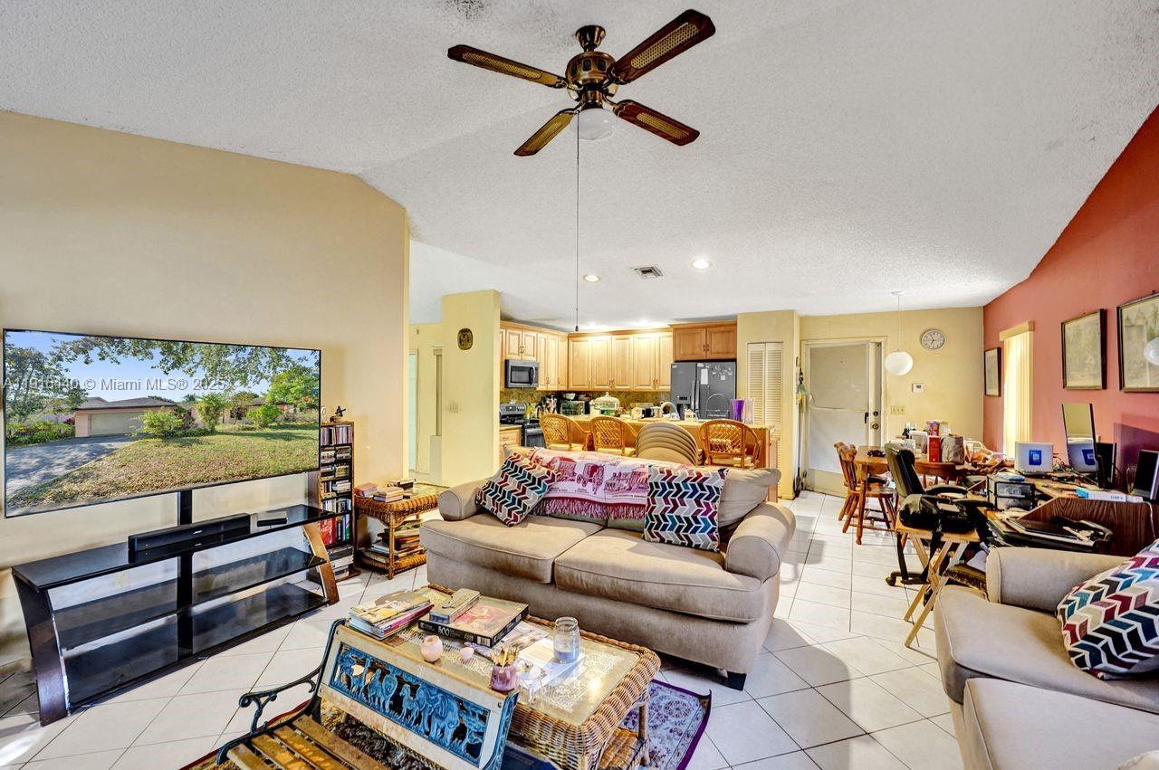 2350 E Lake Miramar Cir